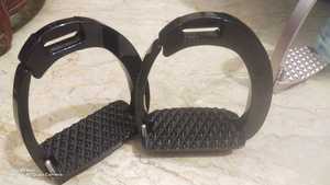 Estribos de Seguridad de Aluminio de Alta Calidad con Liberación Rápida, Protección para el Tobillo, Acero Inoxidable Antideslizante, Estribos para Caballo, Talla Adulto - Product Image 1