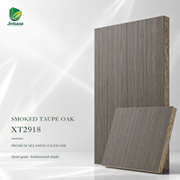 Panneau OSB mélaminé Jinbase SXT2918 en chêne fumé taupe 18 mm E0 1220x2440 mm pour la conception d'intérieur moderne