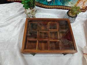 Boîte à épices en bois de Sheesham, 12 pots, sans taxes douanières |   Boîte à épices en bois faite à la main |   Cuisine Sacrée de Vrindavan - Product Image 3