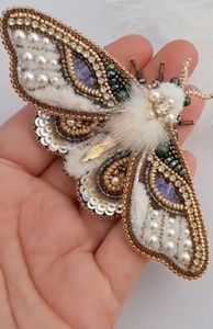 Broche Bordado a Mano con Cuentas, Elegante Pin de Solapa para Blazers, Cárdigans y Chales - Product Image 4