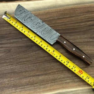 Ensemble de couteaux de chef en acier Damas, forgés à la main, manche en bois, lame finition satinée, pour droitier - Product Image 4
