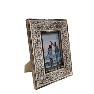 Cadre photo classique en bois massif, affichage de photos intemporel, cadre photo en bois fait main moderne, décoration minimaliste pour la maison, cadres rustiques antiques - Product Image 1