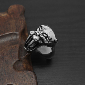سلسلة عصرية أنيقة ومتينة للرقبة مرصعة بالكريستال لإطلالة الشارع - Product Image 3