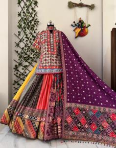 Conjunto de Lehenga Choli con Estampado Multicolor Especial para Navratri, con Trabajo de Espejos Reales, Lehenga de Algodón Muslin, Diseño de Garba Dandiya - Product Image 6