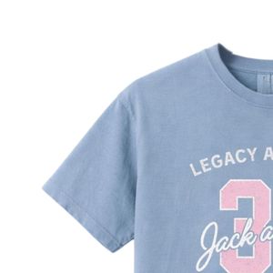 T-shirt vintage athlétique bleu clair en coton doux à col rond et manches courtes – Vêtement décontracté et tendance pour le quotidien - Product Image 3