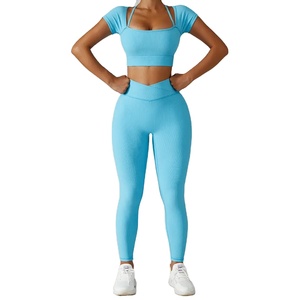 Ensembles de vêtements de sport pour femmes, sans couture, en spandex et polyester, taille haute élastique, pour gym, fitness, yoga, leggings et shorts unis. - Product Image 2