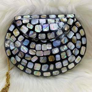 กระเป๋าคลัทช์หรูหราประดับมุกและงานโลหะ ตกแต่งด้วยหินและงานปัก เหมาะสำหรับงานปาร์ตี้สำหรับสุภาพสตรี - Product Image 2