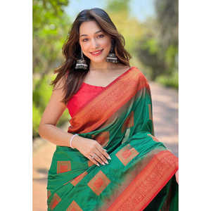 Sari de Seda Suave Verde Elite Weaves con Tejido Zari en Contraste, Vestidos Elegantes para la Noche - Product Image 3