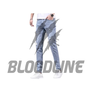 Jean en denim déchiré bleu clair pour homme, coupe slim, jambe droite, taille mi-haute, en coton, délavé, tissé, pour l'été, style décontracté - Product Image 4