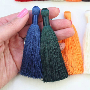 Borlas de Seda para Joyería de 3.5 Pulgadas para Collares y Pendientes, Borlas Sedosas Hechas a Mano, Proveedor de Borlas, Colores Personalizados a Elección - Product Image 1