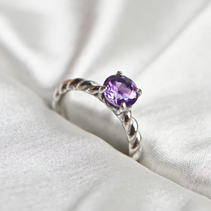 Bague de fiançailles et de mariage en argent sterling 925 plaqué or 14 carats avec améthyste taille brillant sertie à griffes, pierre précieuse de luxe pour les fêtes - Product Image 3