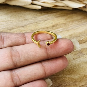 Nouvelle Arrivée Bague Grenat Lune Céleste en Laiton Plaqué Or 18 carats pour Femme, Bijoux Bohèmes Célestes Minimalistes, Vente en Gros - Product Image 2