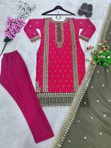 Nuevo Conjunto de Fiesta para Mujer de Tela Blossom, Diseño de Alta Costura, Georgette Pesado, Elegante, para las 4 Estaciones, Top, Pantalón y Dupatta con Bordado Elaborado - Product Image 4