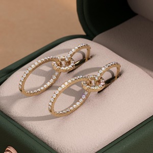 Pendientes de Oro de 14k con Diamantes, Diseño Moderno con Eslabones Ovalados - Product Image 5