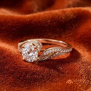 แหวนวงบิดประดับมอยส์ซาไนต์สำหรับผู้หญิง สีโรสโกลด์ เหมาะสำหรับงานหมั้น งานแต่งงาน งานครบรอบ หรือสวมใส่ในชีวิตประจำวัน สไตล์หรูหรา - Product Image 5
