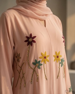 Elegante Abaya de Gasa Color Durazno con Estampado Floral y Cuello Alto para Madre de la Novia - Product Image 3