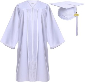 Conjunto de toga, birrete y borla de graduación, tipo de tela 100% poliéster, origen importado - Product Image 1