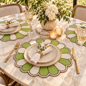 Set de table en verre perlé vert sauge et ivoire, motif floral festonné en forme de pétale |   Nappe de table élégante et luxueuse, artisanale, résistante à la chaleur - Product Image 3