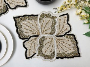 Camino de Mesa Hecho a Mano con Cuentas y Bordado Floral, Decoración de Mesa de Poliéster y Algodón para Hogar, Bodas y Fiestas - Product Image 2