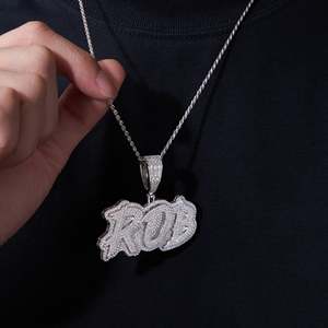 Colgante de Plata de Ley 925 con Moissanita VVS Iced-Out, Letra Personalizada ROB, Placa con Nombre Estilo Burbuja Desgastada, Amuleto Hip-Hop, Número en Oro Rosa - Product Image 1
