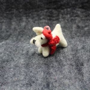 Llavero de Perro Blanco Hecho a Mano con Fieltro de Lana y Bufanda Roja, Decoración Artesanal de Animales - Product Image 2