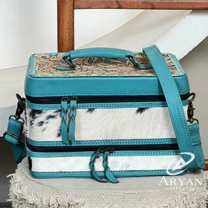 Bolsa de cosméticos de viaje de cuero genuino con diseño western, hecha a mano, con correa para el hombro, de piel de vaca con pelo, de doble compartimento para joyas. - Product Image 1