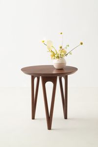 Elegante Mesa Auxiliar de Madera con Forma Refinada, Bordes Suaves y Material de Madera de Alta Calidad - Product Image 2