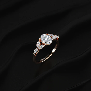 Anillo de Diamante Cultivado en Laboratorio de Corte Ovalado de 1.35CT con Piedras Laterales Marquise, Lujo Accesible, Económico, Anillo Más Vendido D-E VVS-VS - Product Image 2