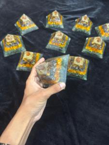 Pirámide de Orgón Magnética para Atraer Dinero, Generador de Energía de Cristal Pulido, Citrino, Pirita, Bobina de Cobre, Decoración Reiki Feng Shui para la Riqueza, el Amor y la Suerte - Product Image 2