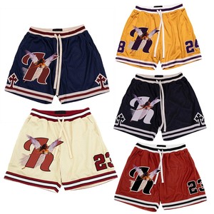 Shorts de basketball pour hommes, logo personnalisé imprimé sur le devant, maille respirante, cordon de serrage, taille mi-haute, style décontracté, couleur personnalisée de haute qualité - Product Image 1