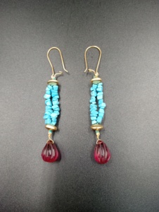 Boucles d'oreilles pendantes en or plaqué Amaira Jewels avec perles rouges en forme de goutte d'eau, nœud classique, bijoux de mariage pour femmes - Product Image 5
