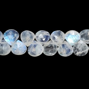 Cuentas facetadas de piedra lunar arcoíris natural en forma de corazón de 7-8 mm para la fabricación de joyas - Product Image 1