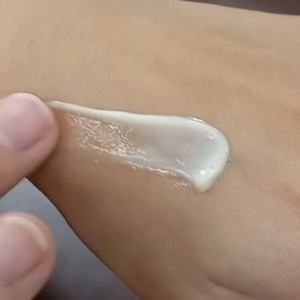 Crema Hidratante Facial de Trufa Blanca, Mejora la Elasticidad de la Piel, Emulsión Aclarante de Manchas Oscuras con TXA, OEM ODM, Venta al por Mayor, Fábrica de Taiwán - Product Image 4