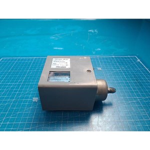Pressostat industriel SAGINOMIYA SPS-L106 d'occasion – Pièces détachées d'équipement semi-conducteur de la génération précédente - Product Image 3