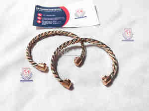 Bouton de manchette magnétique en cuivre moderne et épuré, idéal pour la mode, les mariages, l'éclat de la peau, la régulation du flux sanguin, la méditation et la concentration. - Product Image 4