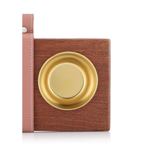 Quemador de incienso árabe de madera con un inserto de metal dorado y una correa de cuero rosa. Artículo de decoración para el hogar elegante y funcional - Product Image 4