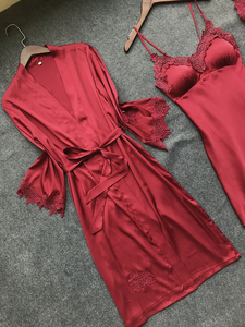 ชุดนอนซีทรูสำหรับผู้หญิง แขนเสื้อทรงทรัมเป็ตประดับขนนก ชุดนอนยาวหรูหรา ชุดนอนยั่วยวนใจ - Product Image 2