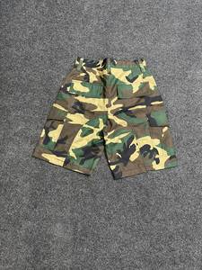 Shorts cargo solides pour hommes, taille mi-haute, poches brodées, logo frontal, décontractés, en toile, longueur genou, respirants - Product Image 5