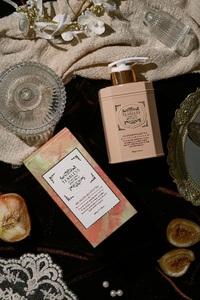 Gel douche parfumé Teabless avec parfum de figue, pêche et thé oolong 500g - Product Image 2