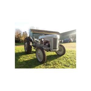 Tractor Agrícola Massey Ferguson 4WD Nuevo, Motor Diésel Potente de 100HP-120HP, Sistema de Dirección Hidráulica, Bomba de Ruedas 2WD - Product Image 1