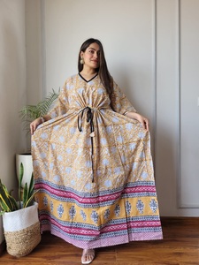 Robe longue bohème corail à col en V, manches trois quarts, coupe ample à nouer, en coton et fibre de bambou, automne/hiver, décontractée, avec logo frontal - Product Image 4
