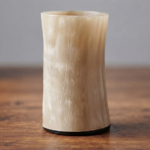 Verre à boire artisanal en corne de buffle naturelle, écologique, au design rustique, de REHMAN CRAFT - Product Image 1