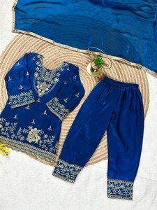 Ensemble Salwar Kameez en soie brodée avec bordure dorée, vêtements traditionnels indiens et pakistanais pour femmes, pour mariage, fête, hiver - Product Image 5