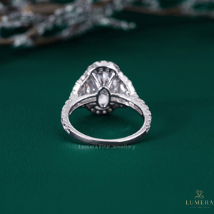 แหวนหมั้นเพชรทรงรี 4.55 กะรัต ประดับเพชรทรงกลมและทรงแคดิลแลค ทองคำ 18k หรูหรา ได้รับการรับรอง แหวนเจ้าสาวสามเม็ด - Product Image 2