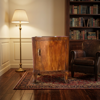 Table de chevet traditionnelle en bois d'acajou avec pieds sculptés, design à une seule porte - Meuble de rangement durable et écologique pour chambre à coucher extérieure
