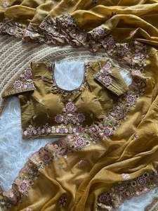 Choli de seda dorada para mujer con bordado floral para boda, ropa tradicional india - Product Image 2