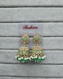 Elegantes Pendientes Jhumka Color Rosa Bebé Chapados en Oro, Pendientes Jhumki Tradicionales Indios con Perlas Incrustadas en Kundan para Mujer, Joyería Étnica - Product Image 3