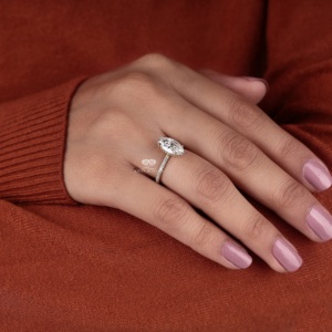 Anillo de Compromiso con Diamante Solitario Marquise Cultivado en Laboratorio, Halo Oculto, Oro de 14K, Certificado IGI, 2.36 CT de Cuarataje Total, con Pavé - Product Image 6