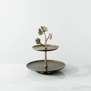 Support à dessert haut de gamme en métal à deux niveaux avec bords polis pour la mise en scène d'événements de luxe et les services de traiteur - Product Image 6