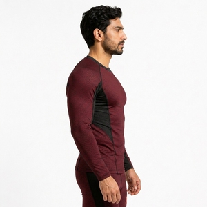 Rashguard moderne conçu pour une flexibilité, un confort et des performances respirantes, avec des matériaux extensibles de qualité supérieure. - Product Image 6